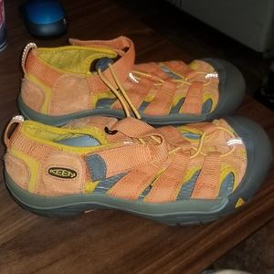 Keen kids size 3 orange